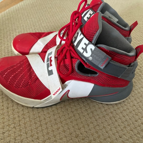 Lebron James Ohio buckeyes sneakers - Picture 2 of 2